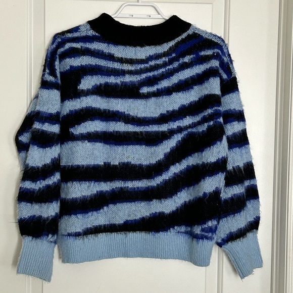ANTHROPOLOGIE super fuzzy sweater size XS - Picture 3 of 6